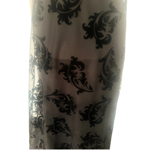 Dantela cu Frunze de Catifea – Negru