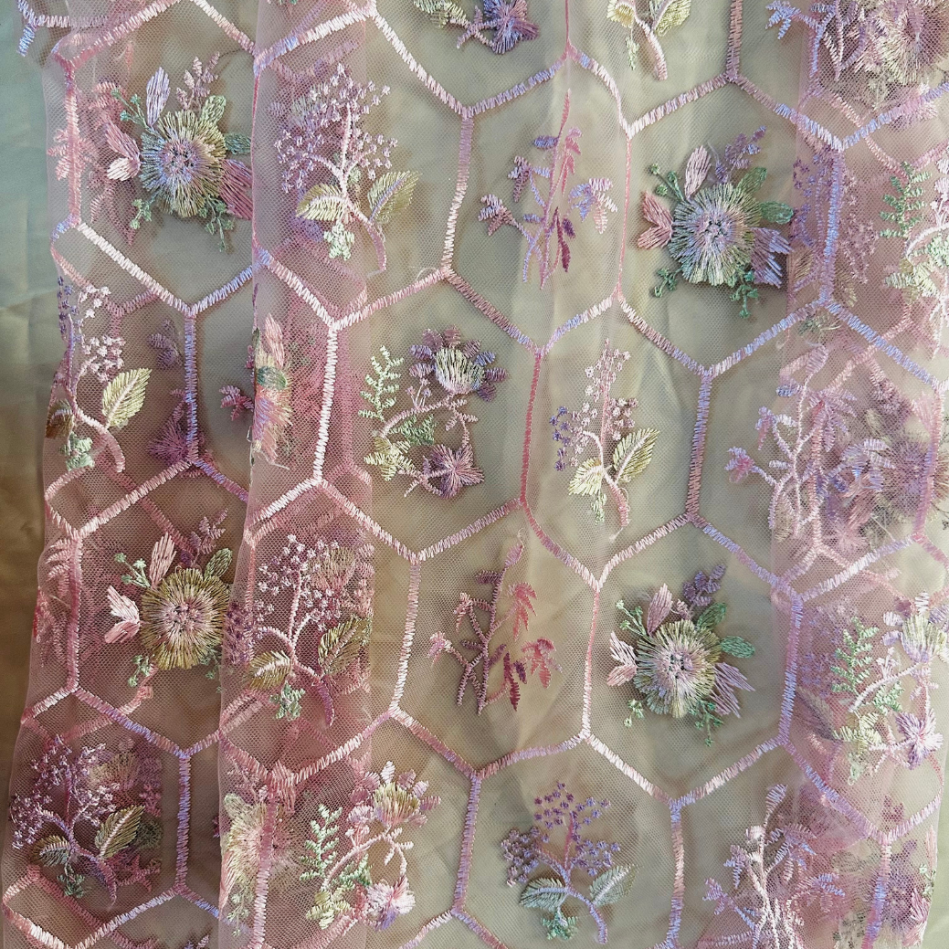 Dantela Adalya Romburi – Roz