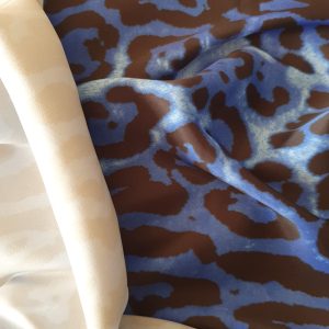 Satin imprimat Armani – imprimeu animal print negru și bleumarin - imagine 2