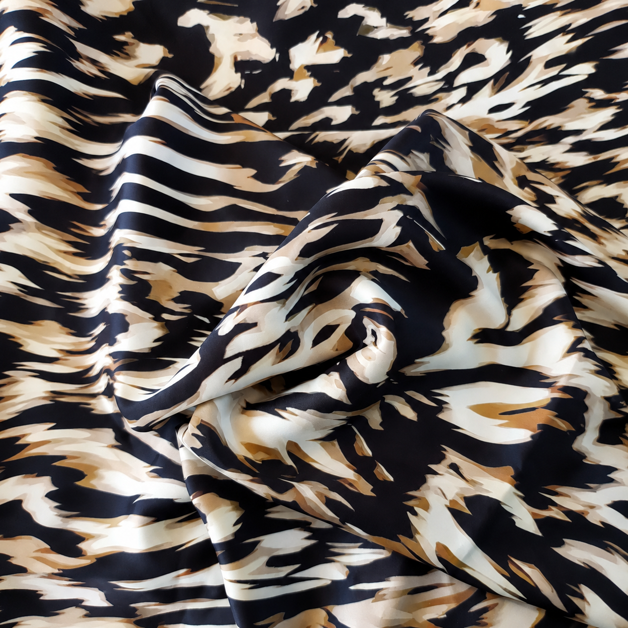 Satin Armani imprimeu abstract